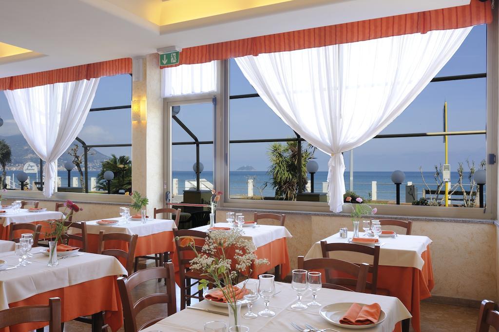 Hotel Delfino Laigueglia Exterior foto