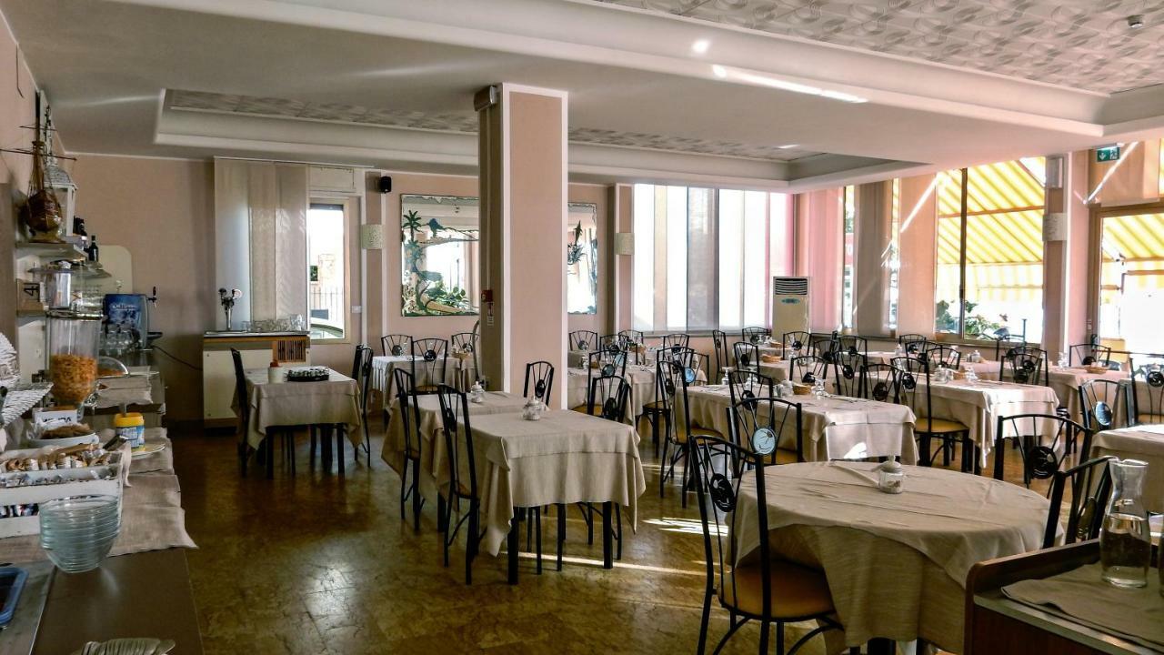 Hotel Delfino Laigueglia Exterior foto